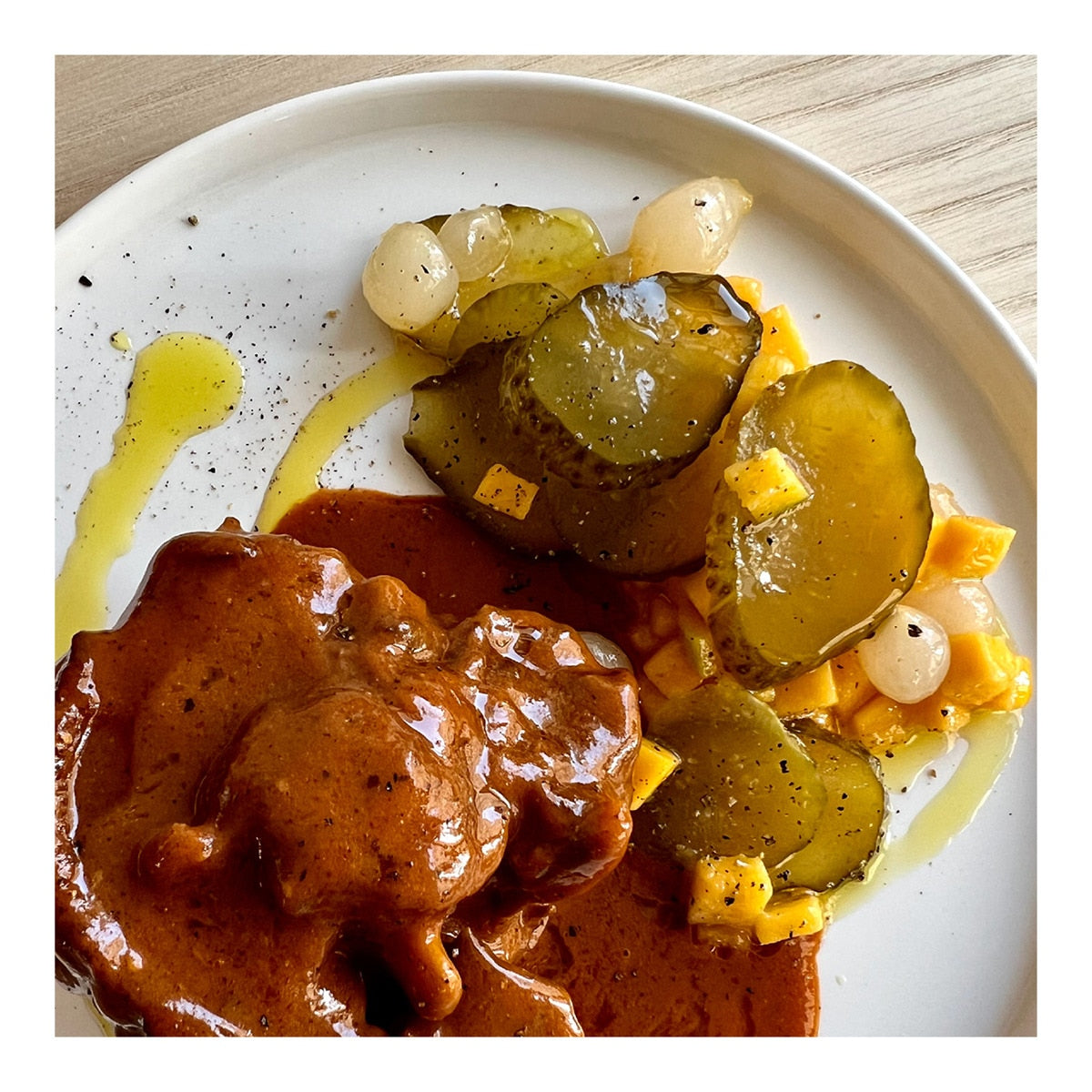 Hamburger Schudeisky con sottaceti della nonna